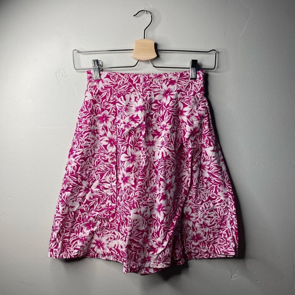 90's Vintage pink and white floral shorts size petite small by Fritzi